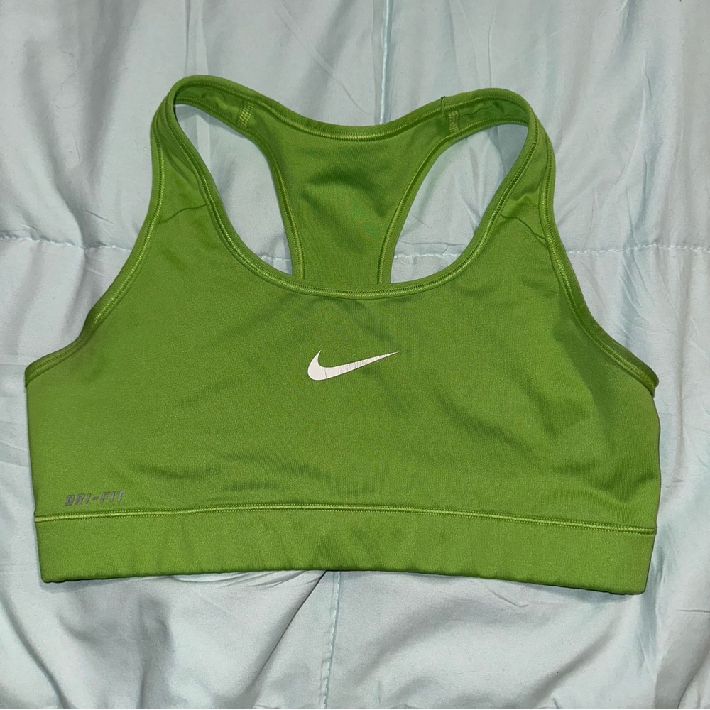 EUC Women’s Nike Sports Bra Size Medium